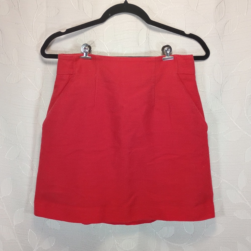 Ann Taylor Red Textured Basketweave Mini Skirt with Pockets Size 0